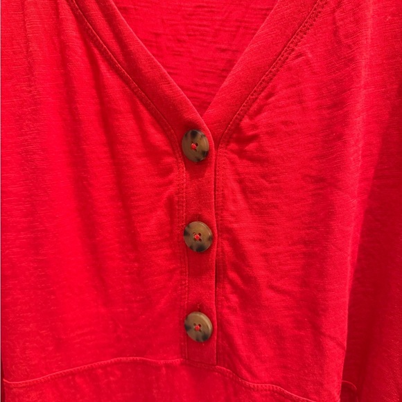 J. Jill red sleeveless top size medium petite with functional buttons - Picture 2 of 4